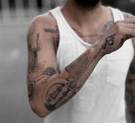 tatuaggio nome braccio|Tatuaggi braccio: 25 foto per trovare il tuo prossimo tattoo